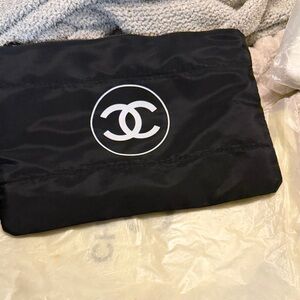 GWP CHANEL Beauté Black Nylon Pouch with CC Emblem
